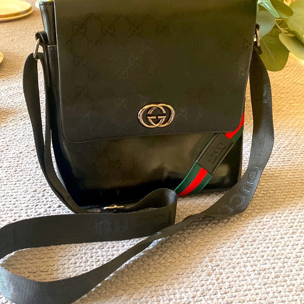 Gucci cross body bag black color